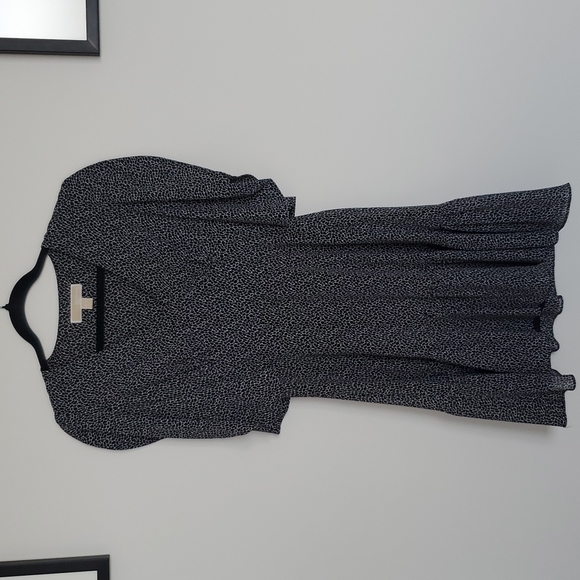 Michael Kors size small flutter sleeve dress - Picture 3 of 3